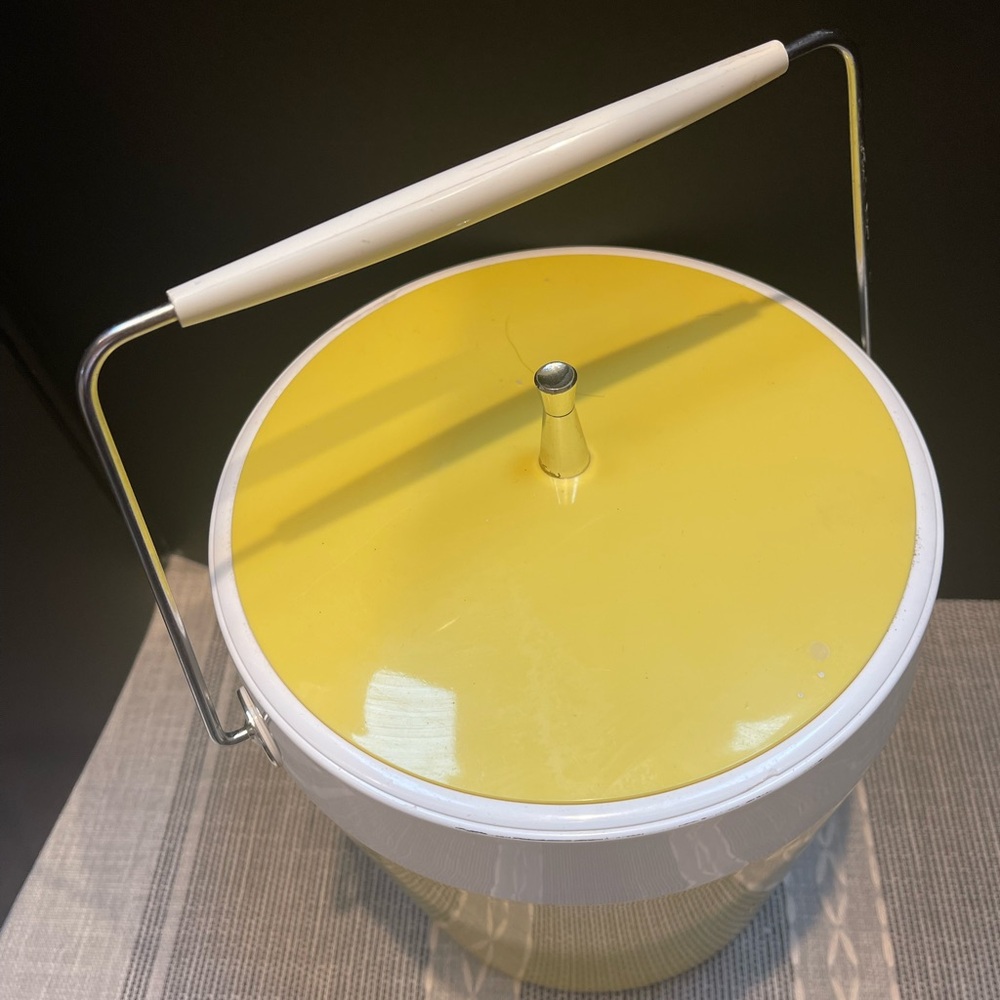 Mid Century Vintage 70's Bright Yellow Lucite Ice Bucket Lid - Picture 2 of 11